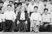 Morihei Ueshiba et Hirokazu Kobayashi